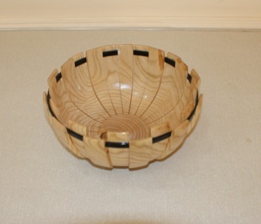 This bowl won <br>a turning of the month certificate for Howard Overton